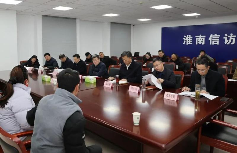 任泽锋公开接待群众来访