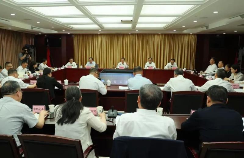 朱艾勇在市委专题会议上强调 实事求是 依法依规 担难担责 切实解决群众急难愁盼问题